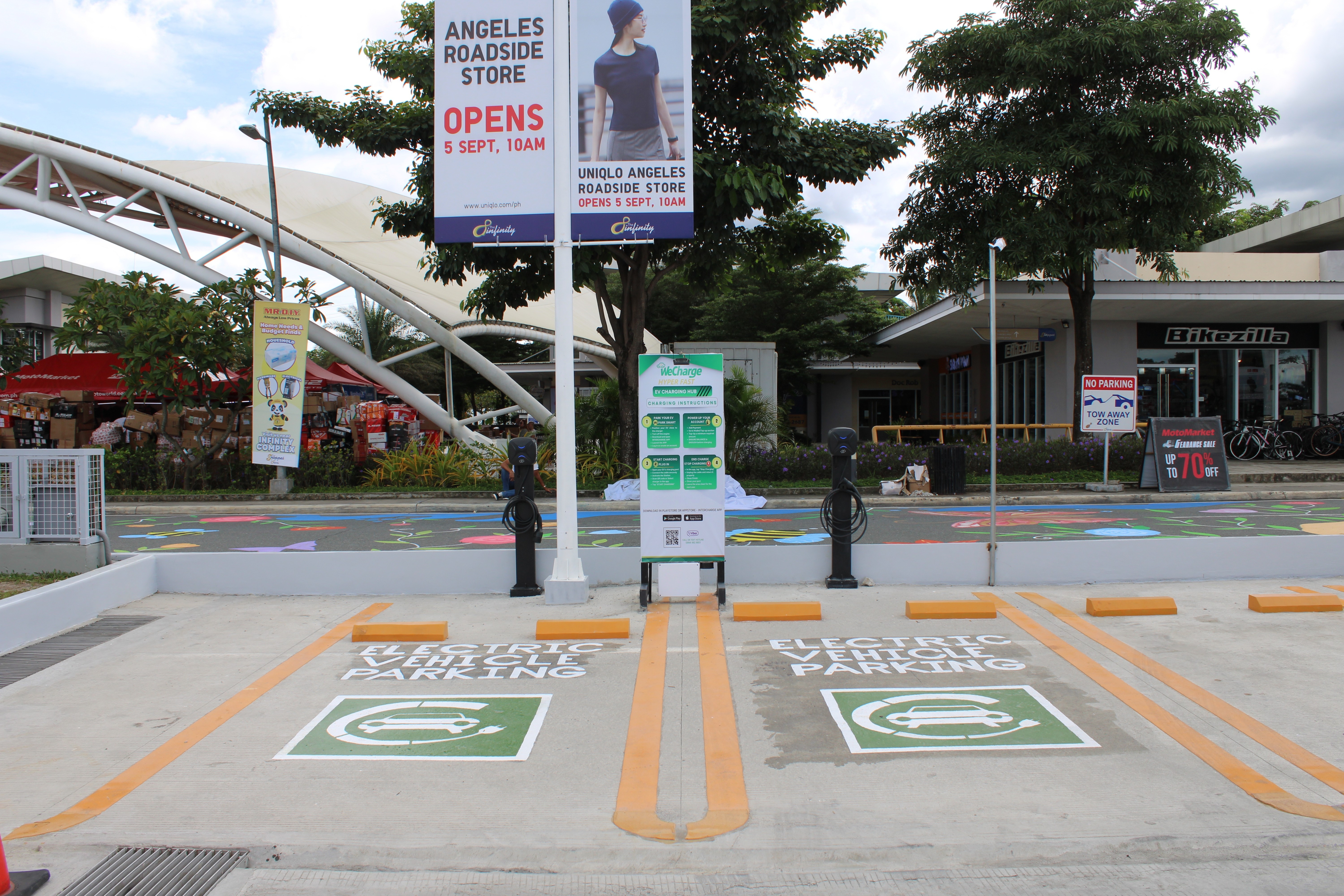 NLEX Drive and Dine charging bay